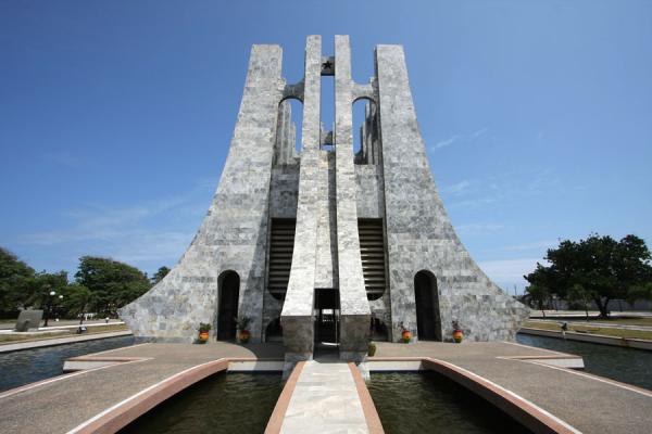 kwame-nkrumah-mausoleum01